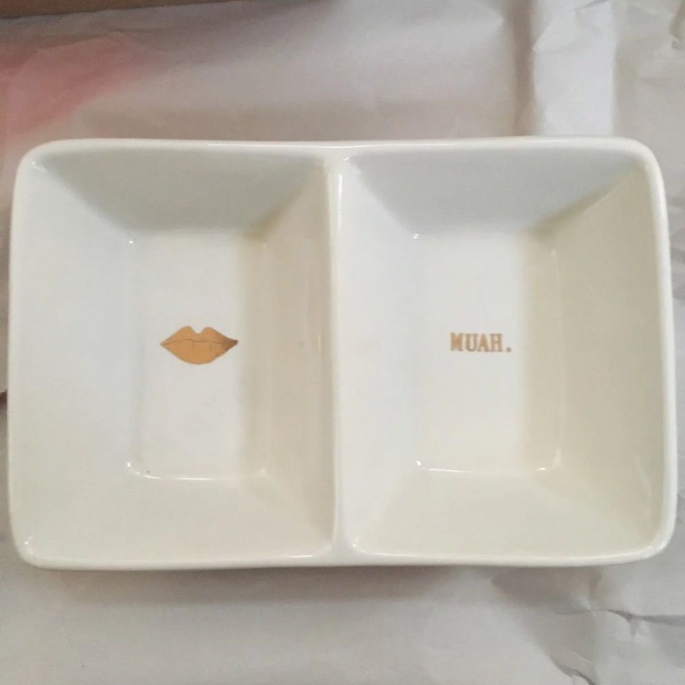 Rae Dunn Lips 'MUAH.' Trinket dish.